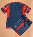 Kit infantil do Arsenal 2023/24