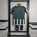Kit infantil do Manchester United Secondary 2023/24