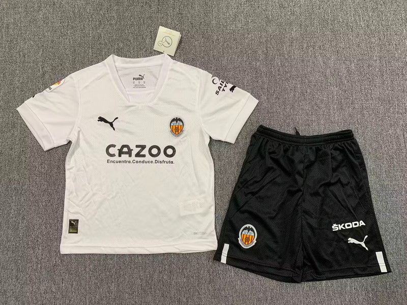 Main Child Kit Valencia 2022/23